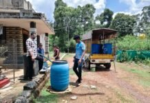 ಎಳ್ಳಾರೆ ಮಾವಿನಕಟ್ಟೆ : ಹಲವಾರು ದಿನಗಳಿಂದ ನೀರಿಗಾಗಿ ಪರದಾಟ. !ಮನೆಮನೆಗೆ ನೀರು ಸರಬರಾಜು ಮಾಡಿದ ಸಮಾಜಸೇವಕ ಗೋಪಿನಾಥ ಭಟ್.